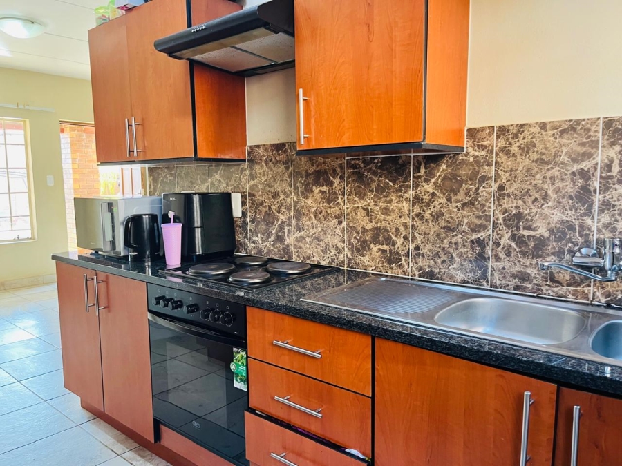 2 Bedroom Property for Sale in Waterval East North West